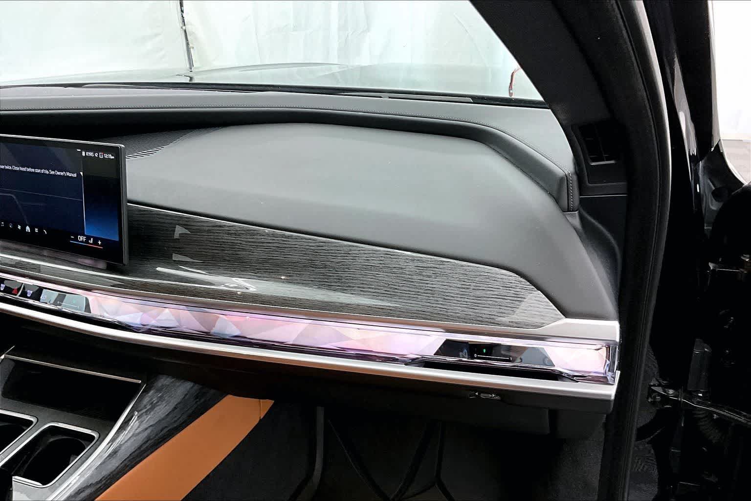 2023 BMW 740i 740i