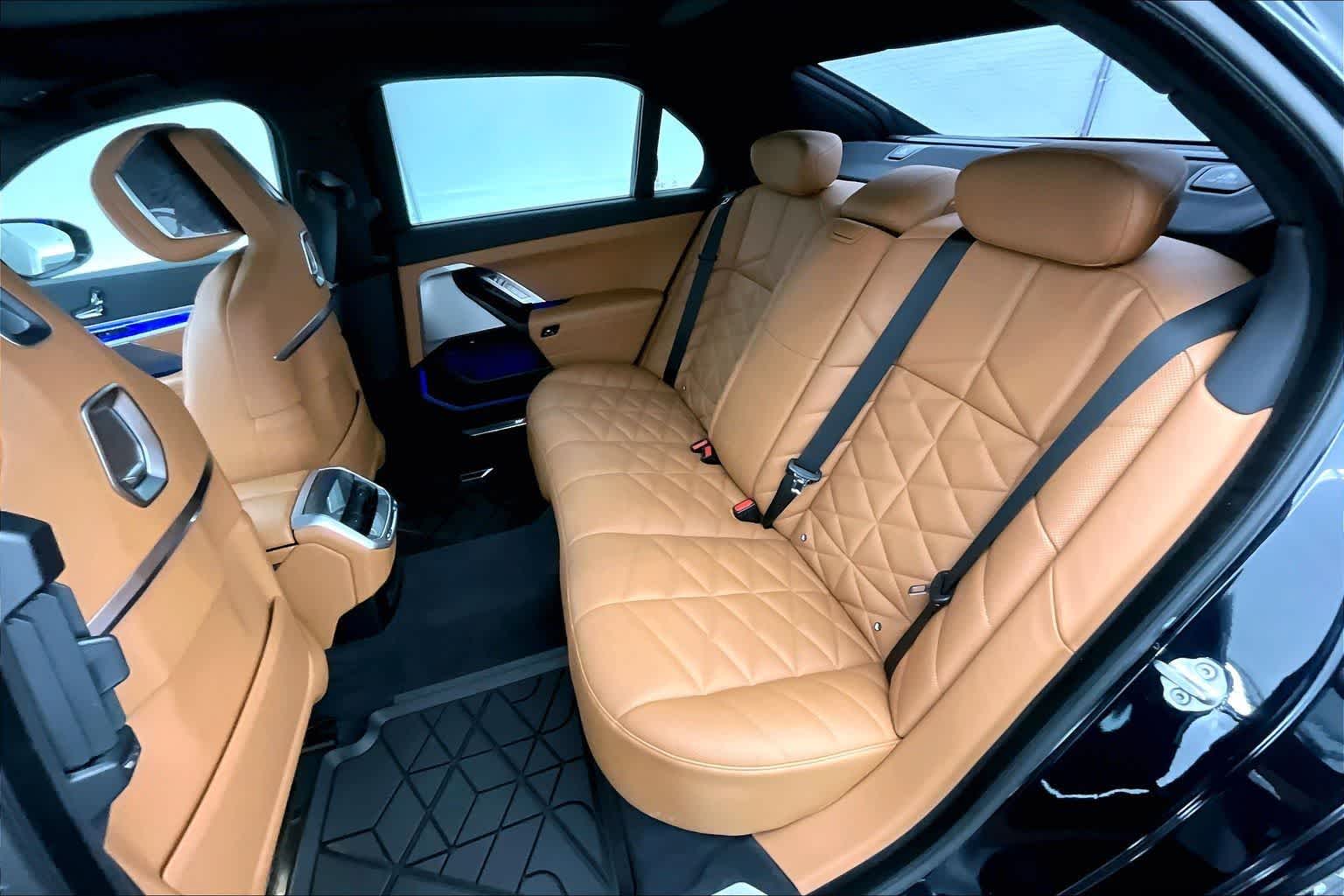 2023 BMW 740i 740i
