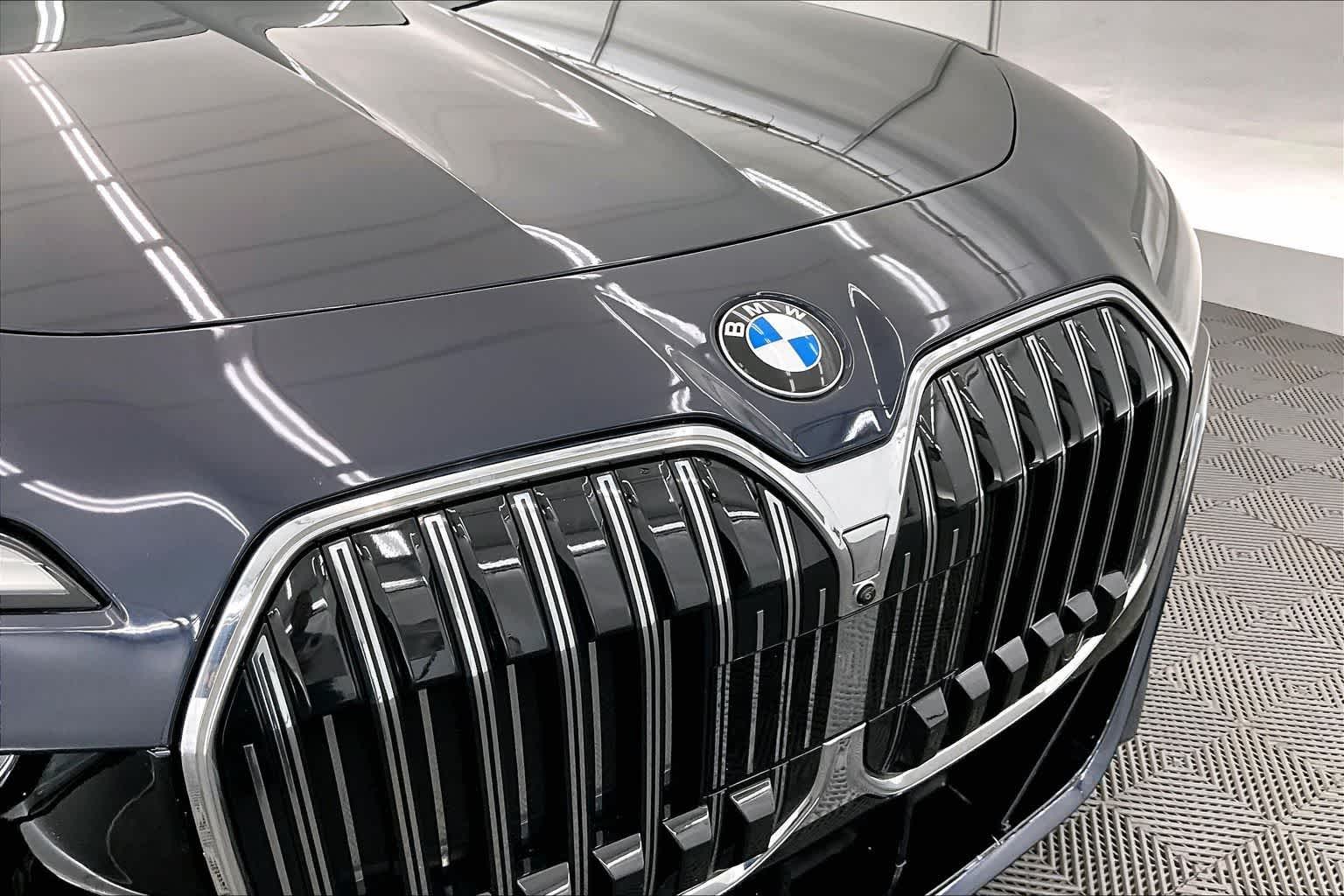 2023 BMW 740i 740i