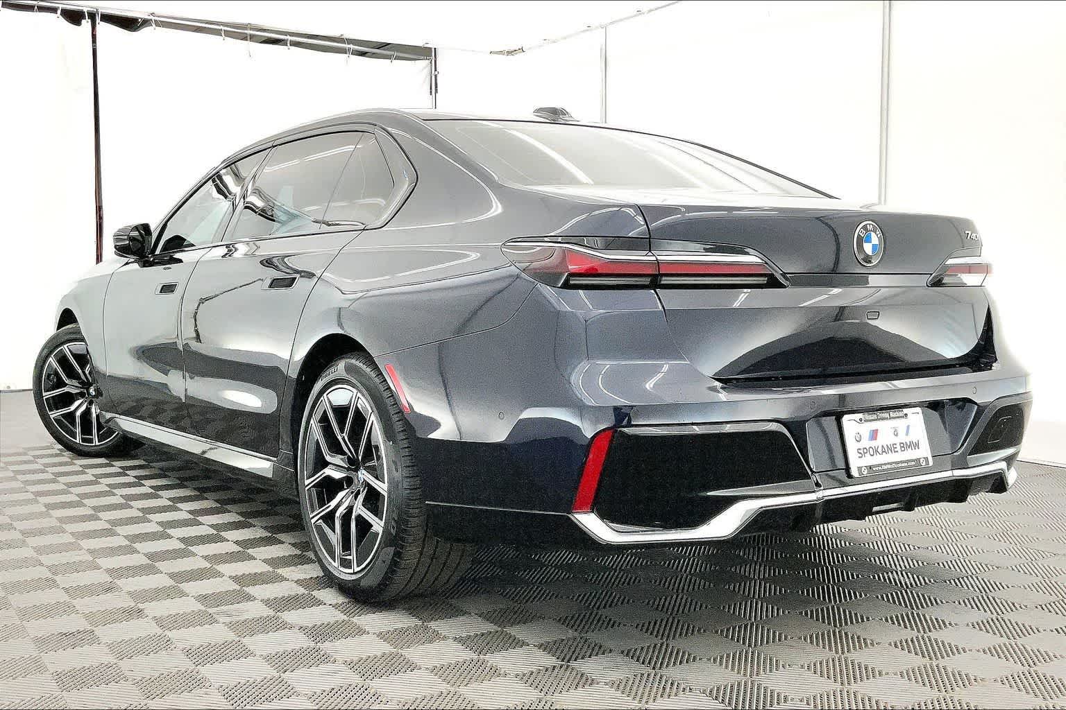 2023 BMW 740i 740i