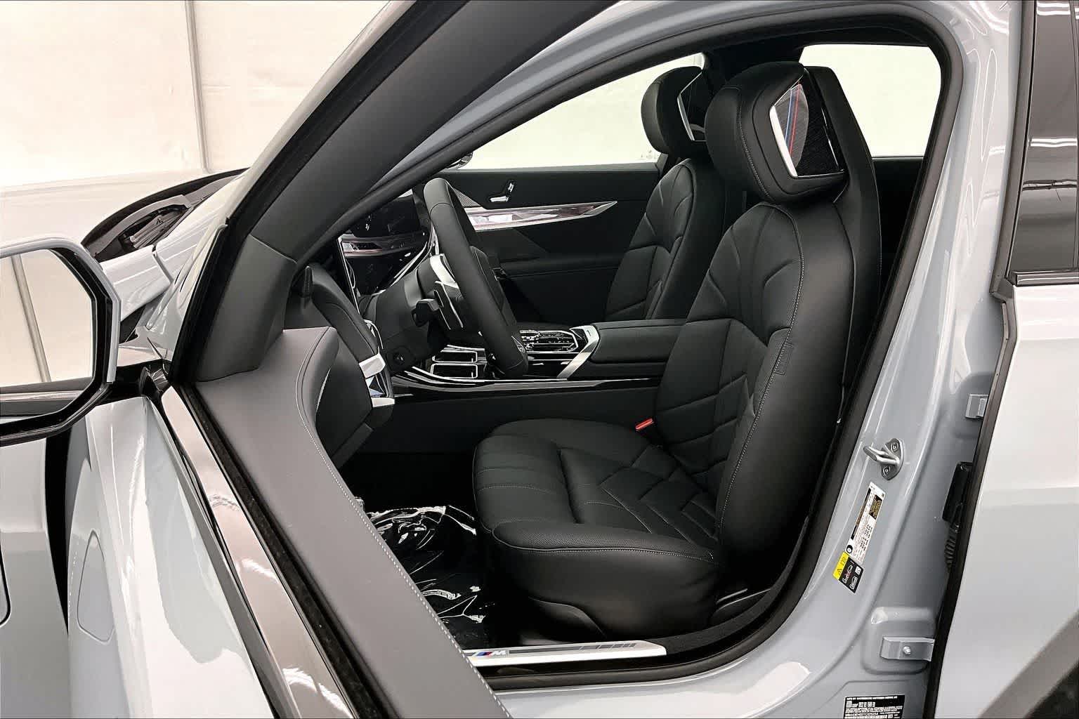 2026 BMW 750e 750e xDrive