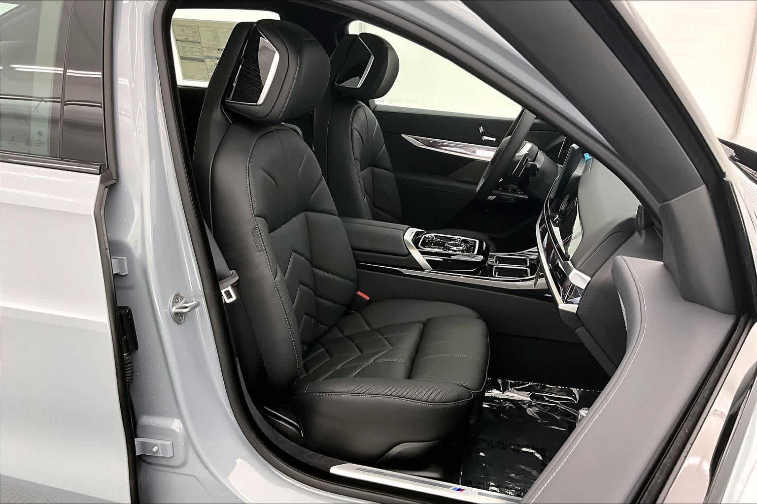 2026 BMW 750e 750e xDrive