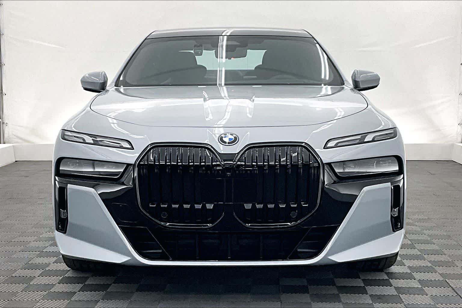 2026 BMW 750e 750e xDrive