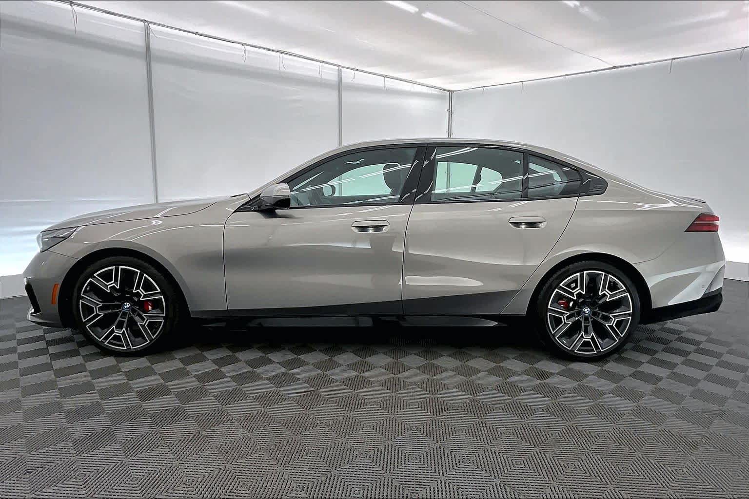 2025 BMW i5 xDrive40