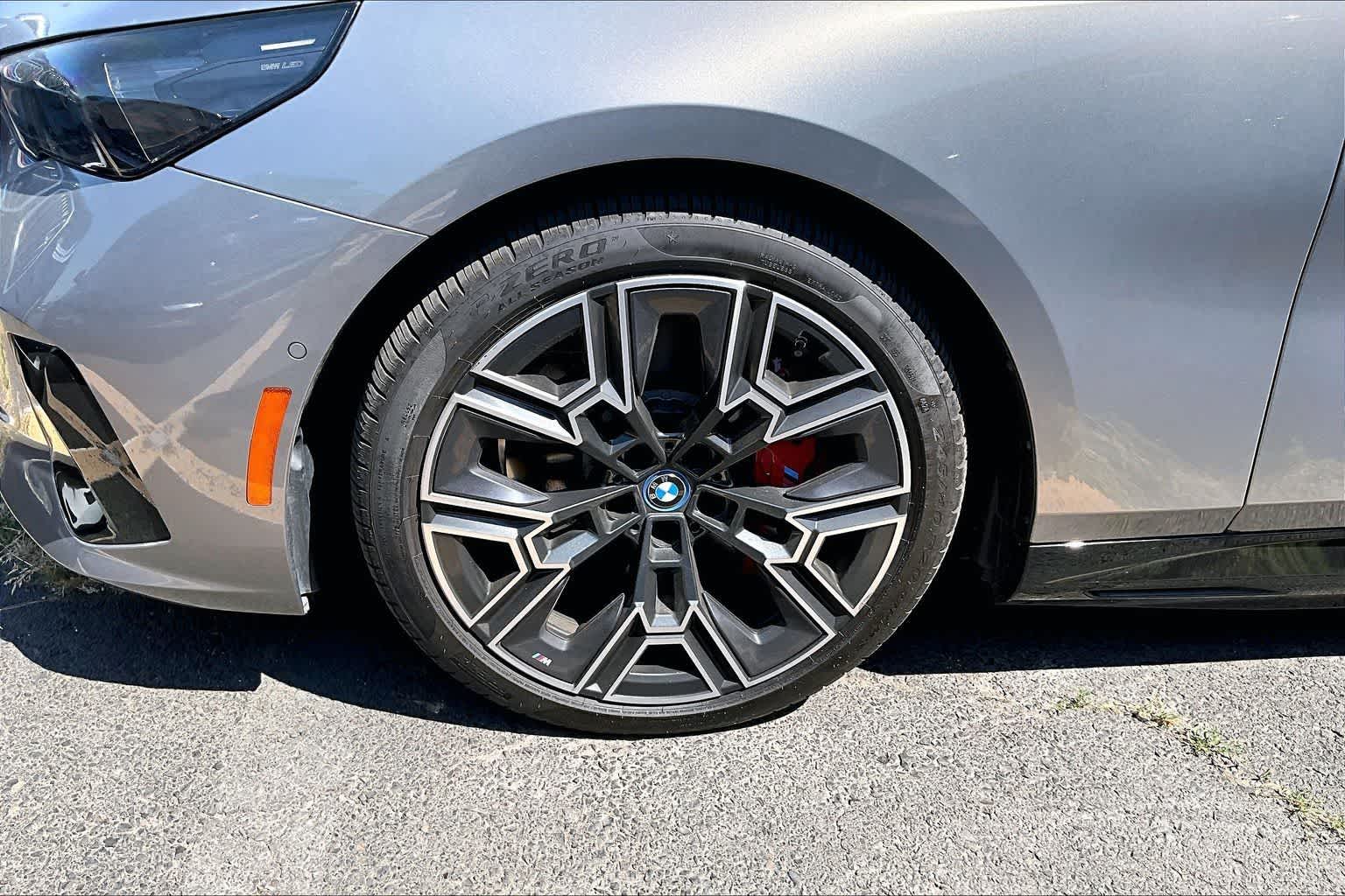 2025 BMW i5 xDrive40