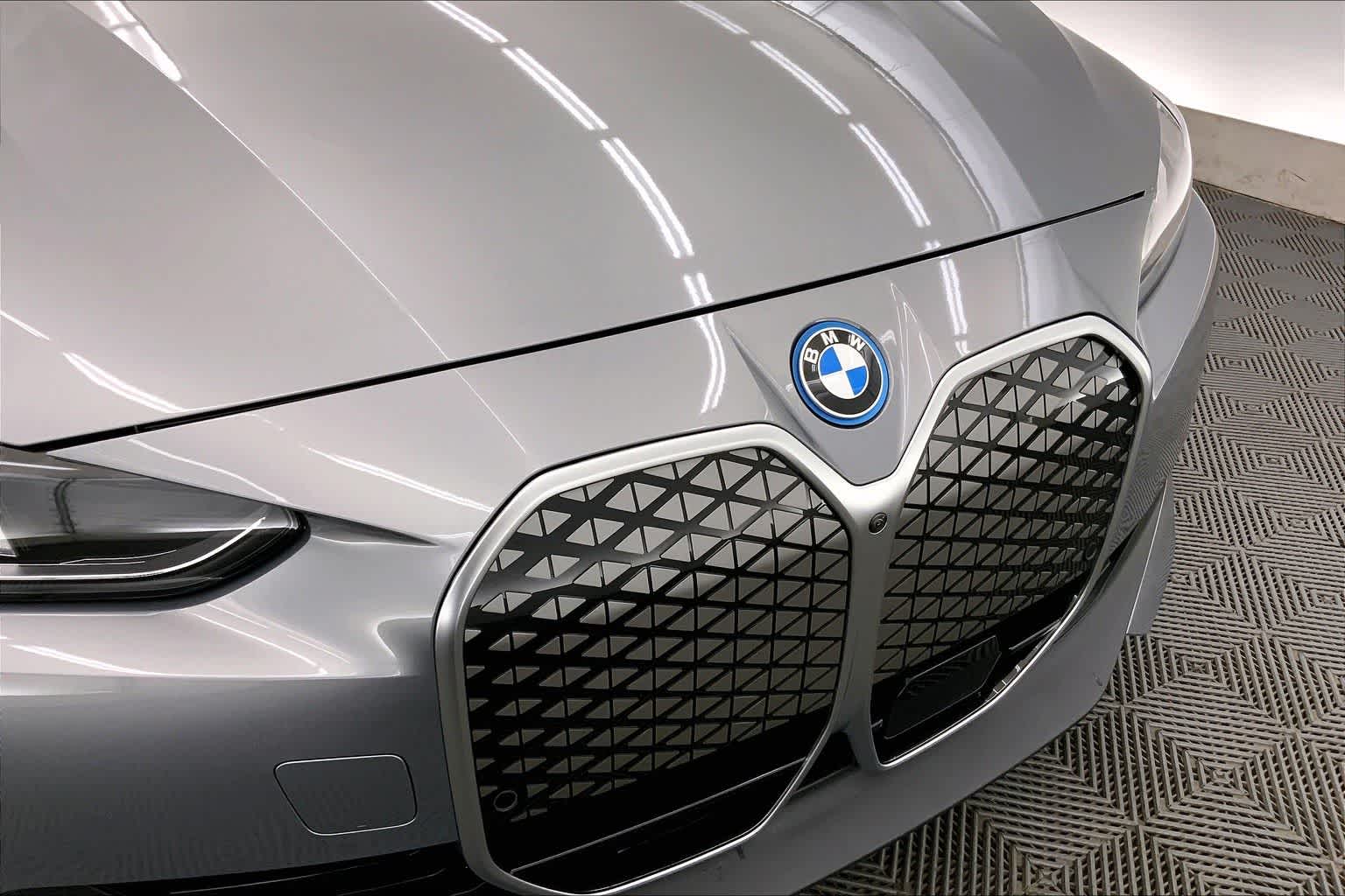 2025 BMW i4 xDrive40