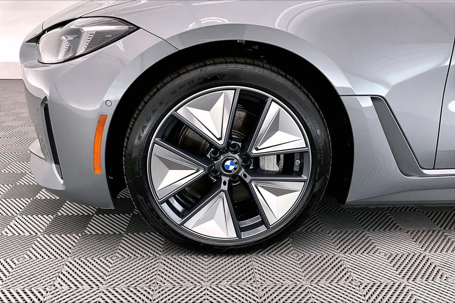 2025 BMW i4 xDrive40