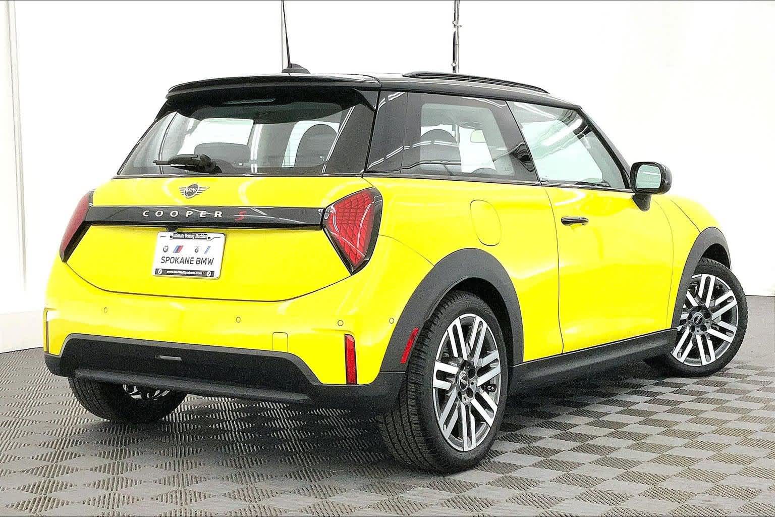2026 MINI Hardtop 2 Door Cooper S Signature