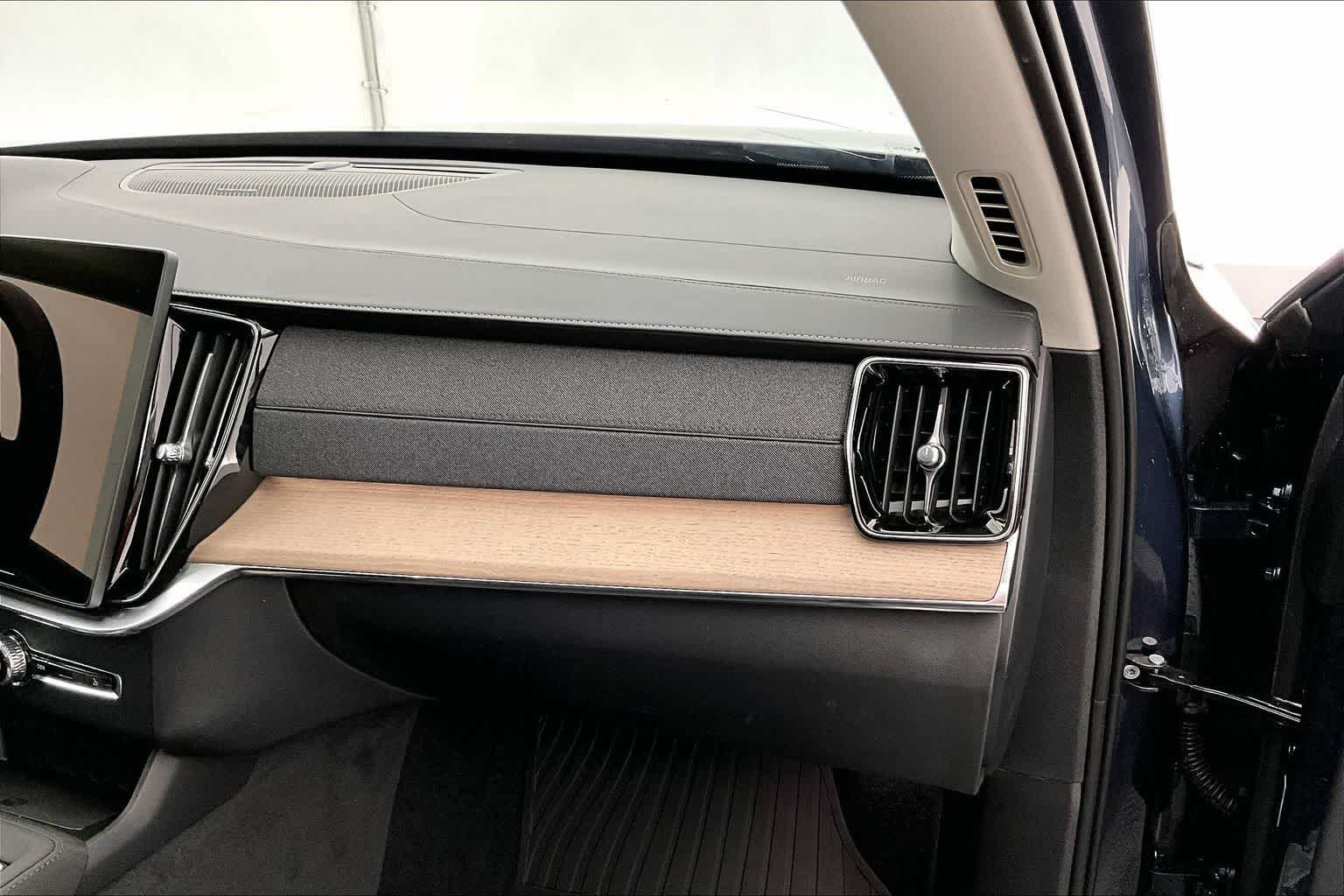2025 Volvo XC90 Plus