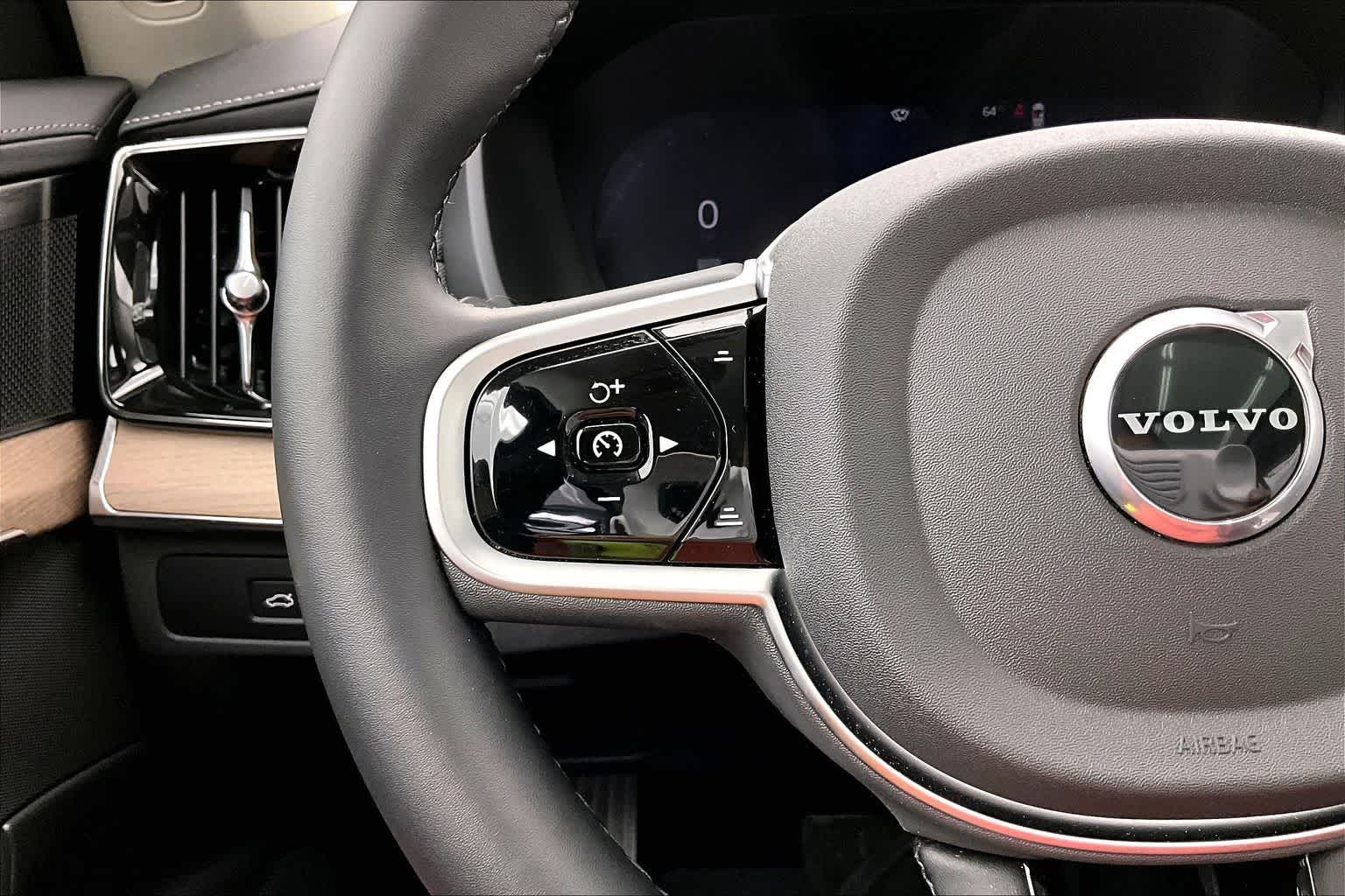 2025 Volvo XC90 Plus