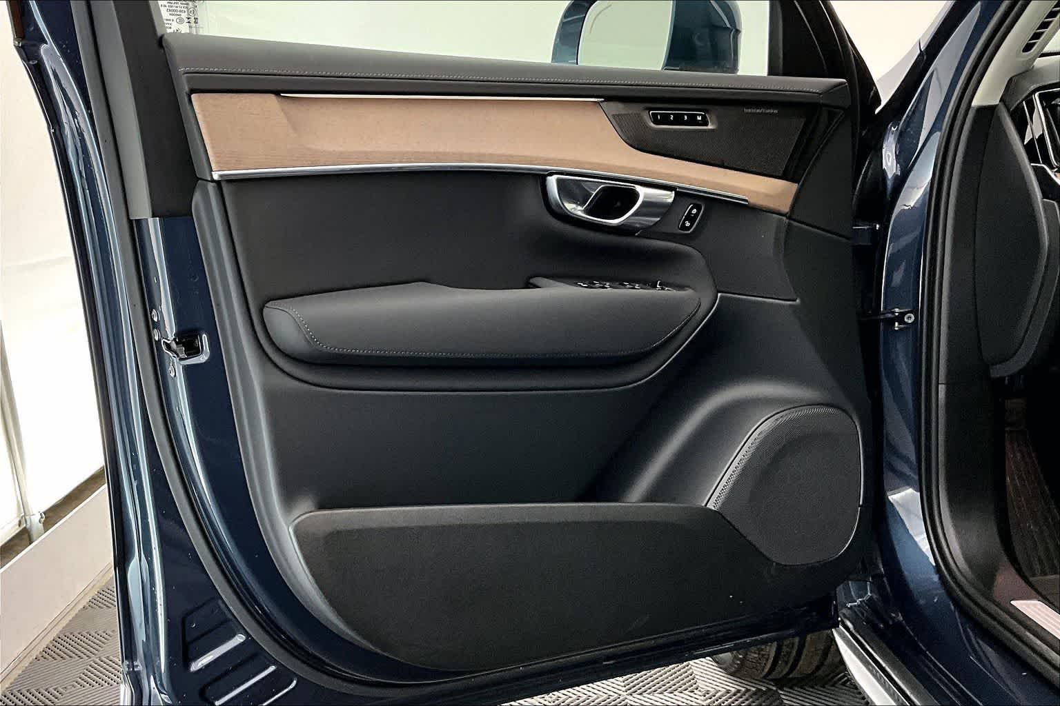 2025 Volvo XC90 Plus