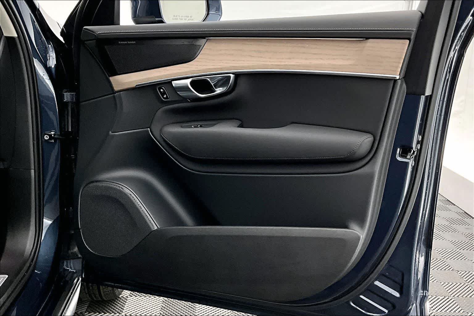 2025 Volvo XC90 Plus