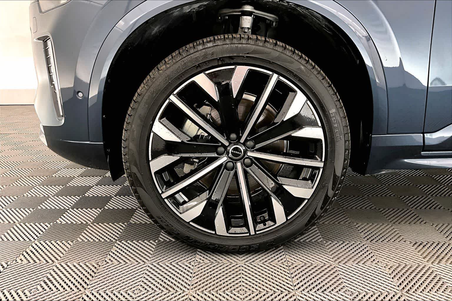 2025 Volvo XC90 Plus